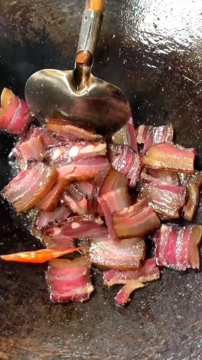 #爱美食爱生活#杭椒炒腊肉,想吃吗?