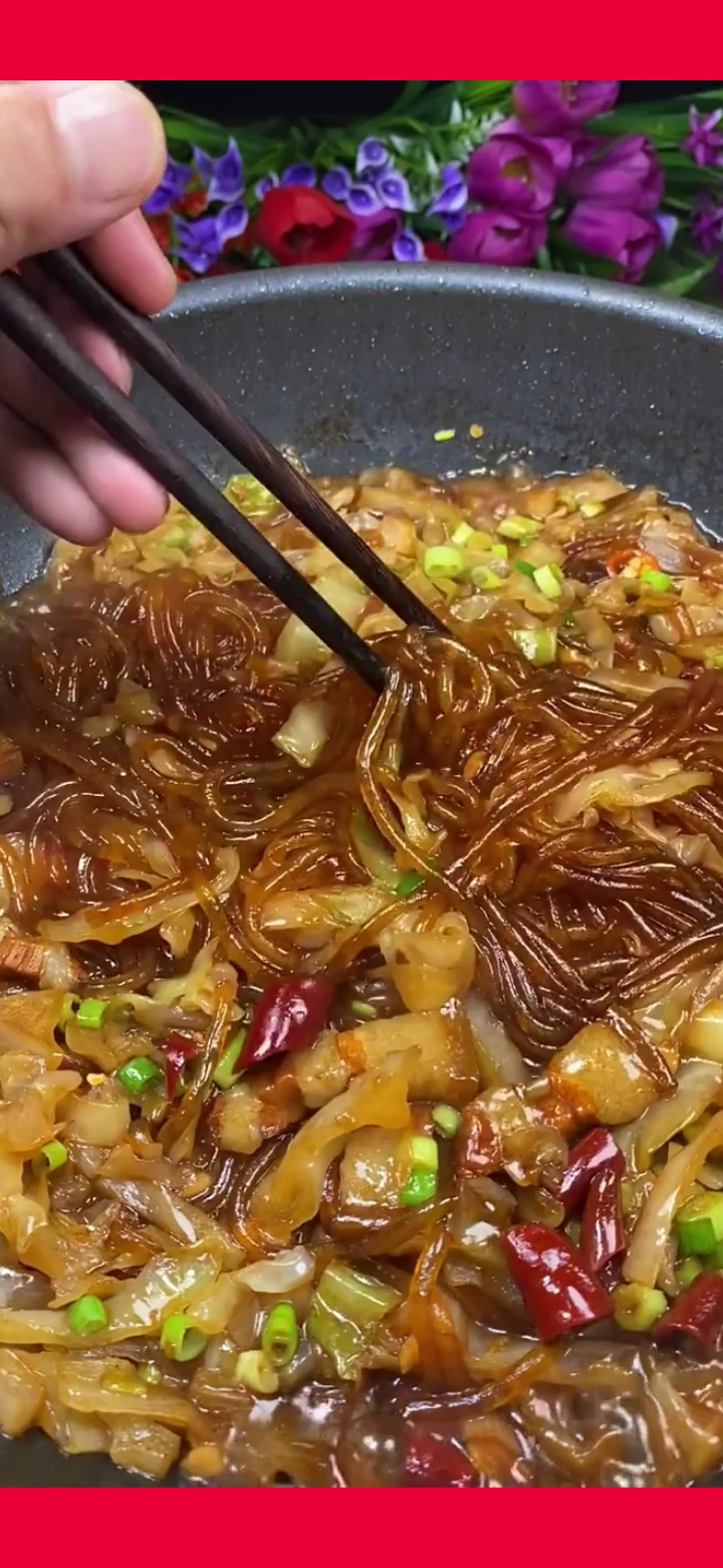 包菜炖粉条在家这样做,米饭又要不够吃了!