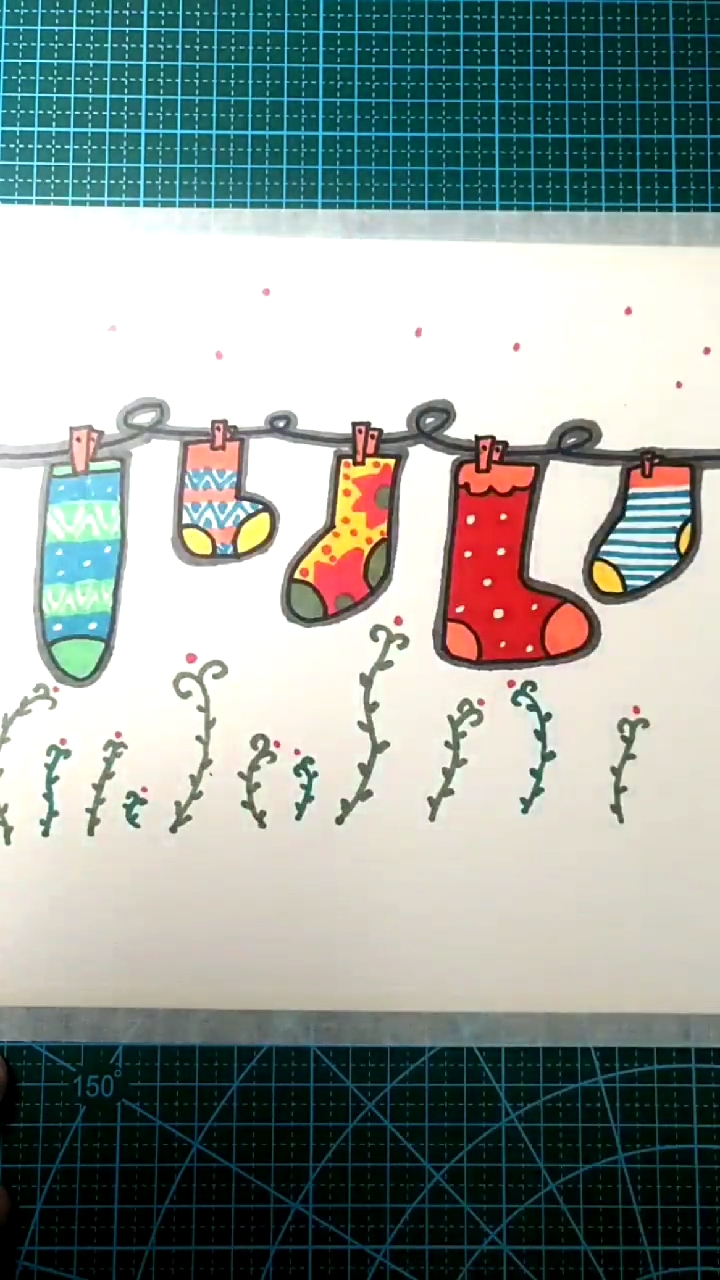 #创意简笔画#晾衣绳上的袜子。