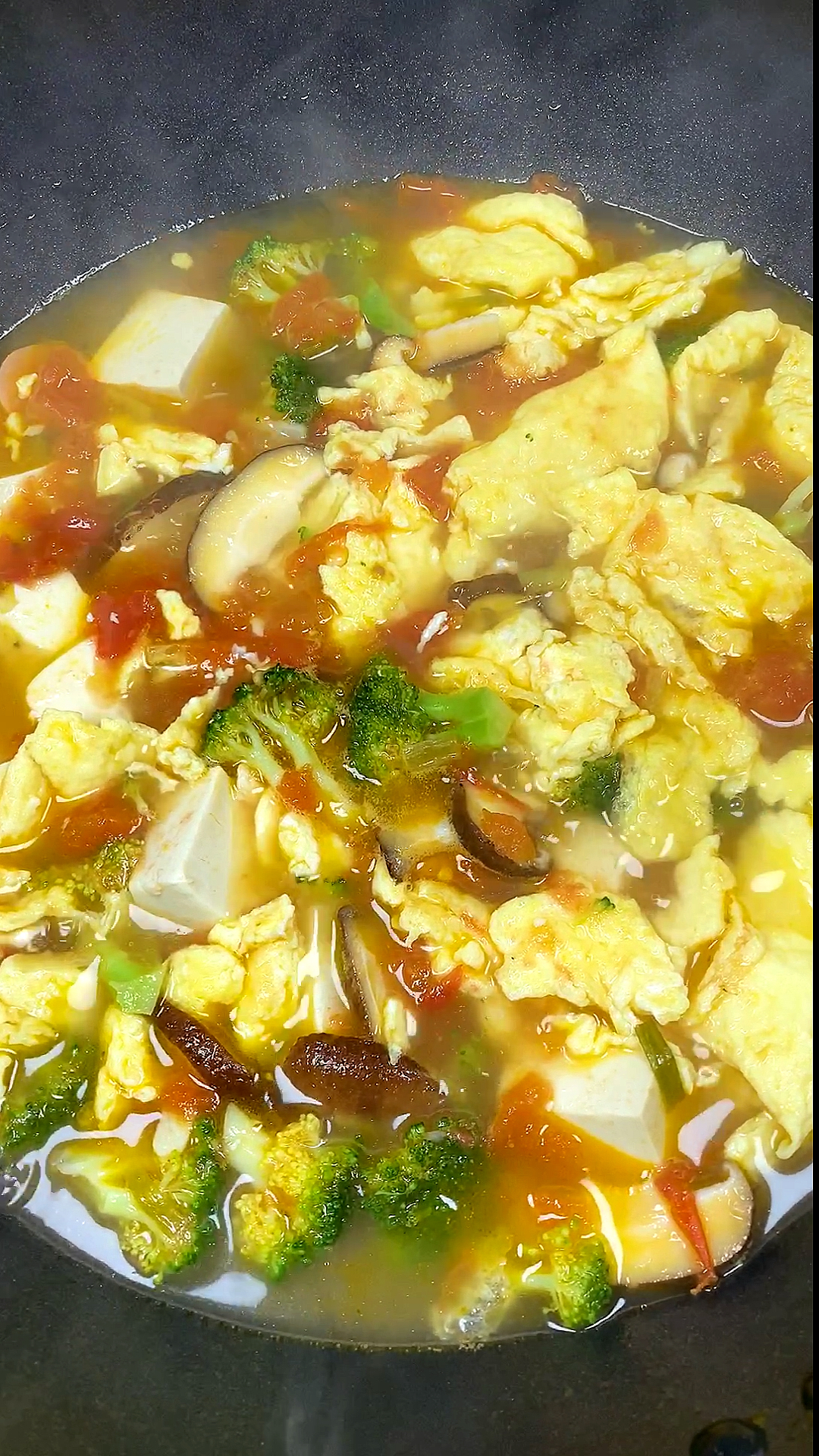 汤鲜味美,营养好喝的番茄西蓝花豆腐汤送给你~