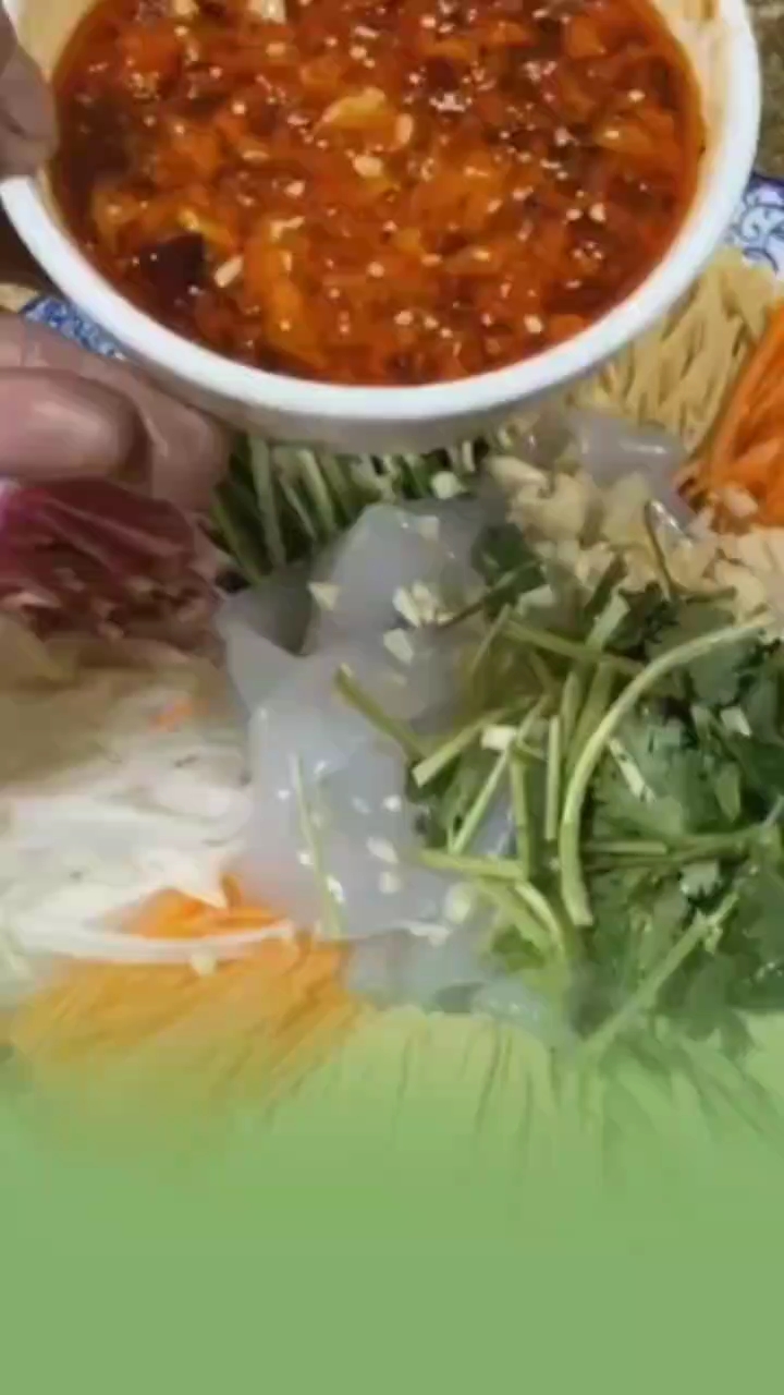 #家乡特色美食#家庭版凉拌菜这么做老好吃了。