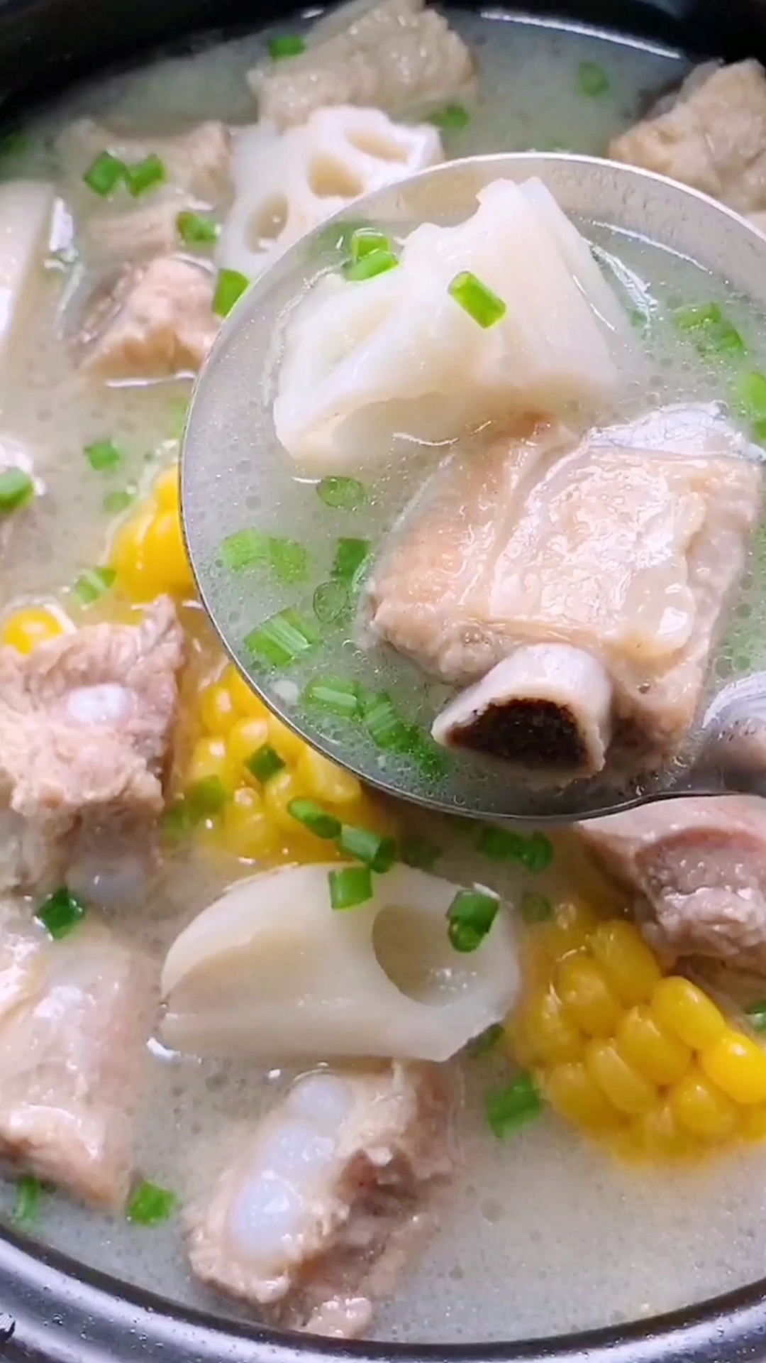 #美食#排骨汤怎样做才好喝呢？很多人第一步就做错了