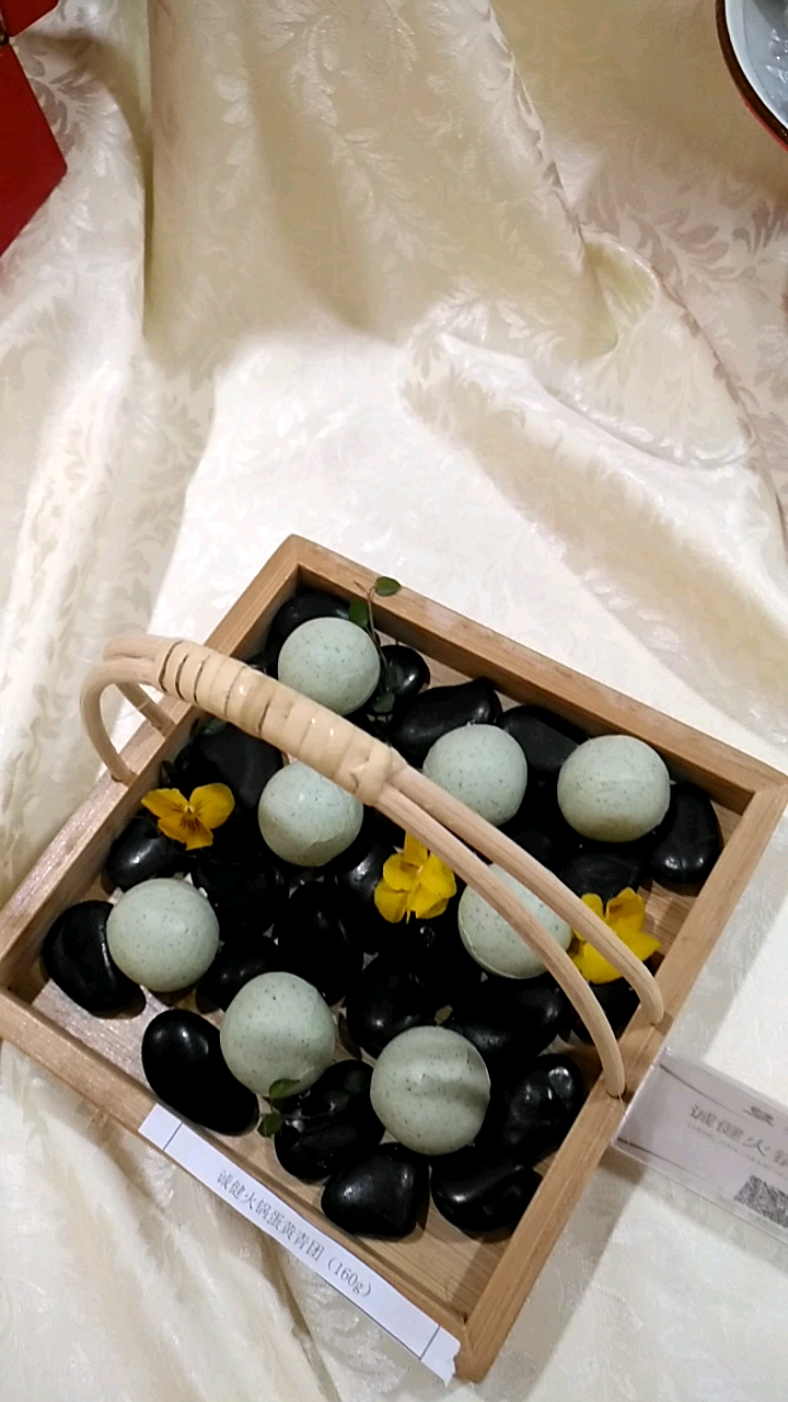 做火锅摆盘都这么漂亮。