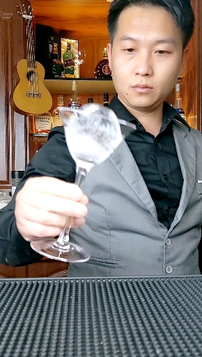 #调酒师#经典鸡尾酒红粉佳人