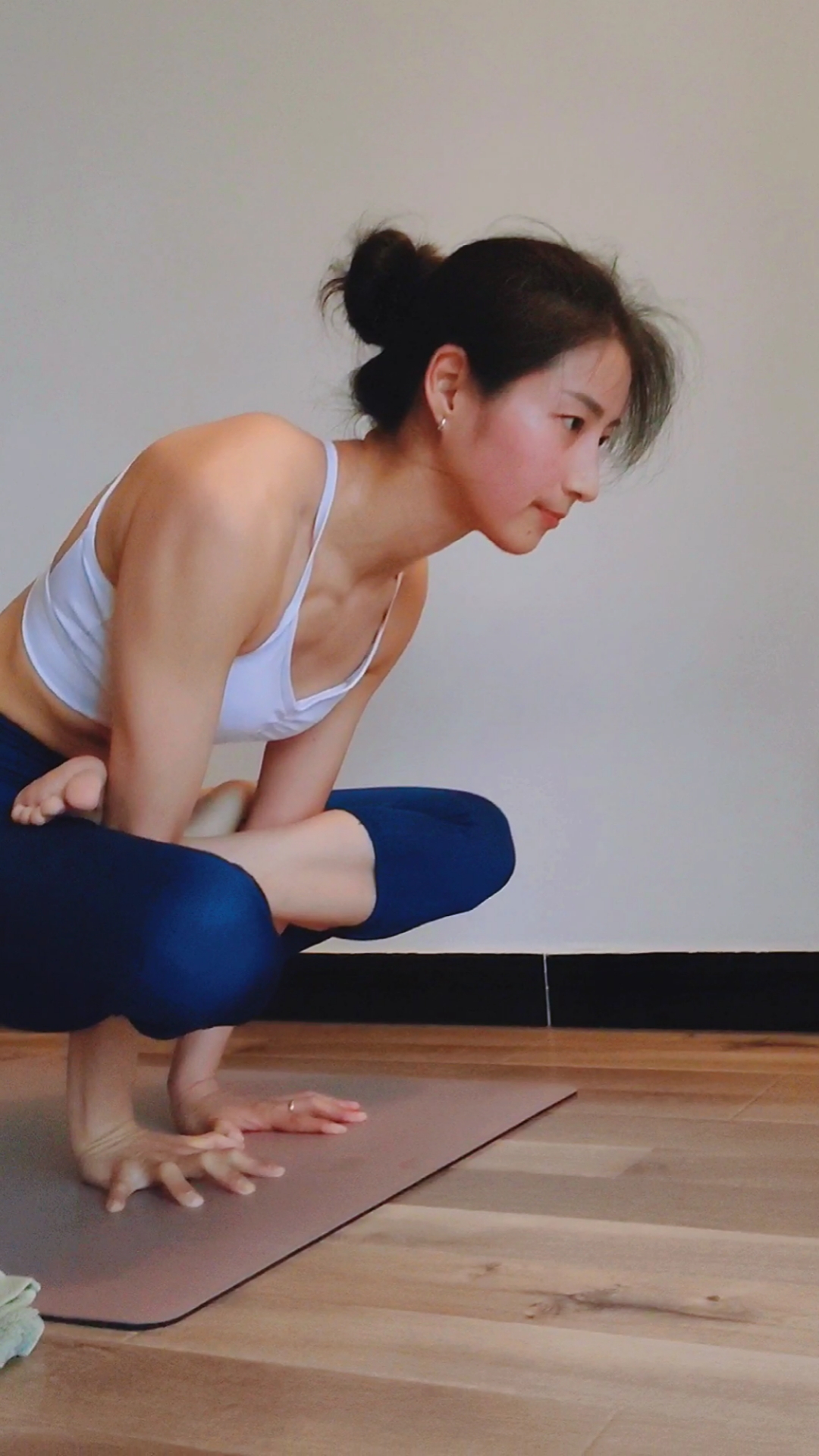 #瑜伽#抗击疫情人人有责,不出门不添乱,在家自我练习阿斯汤加瑜伽,也是不错的选择。