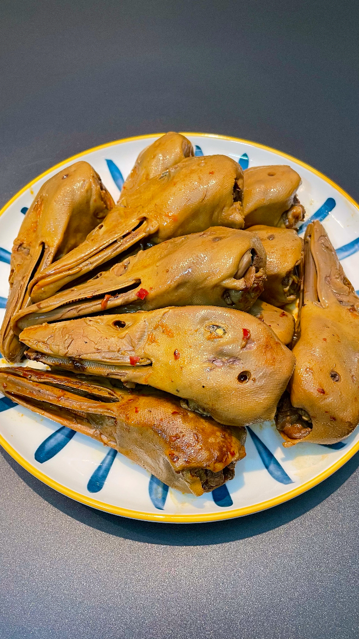 #记录生活#煮了一锅香辣鸭头,吃起来好过瘾。做法分享给大家!