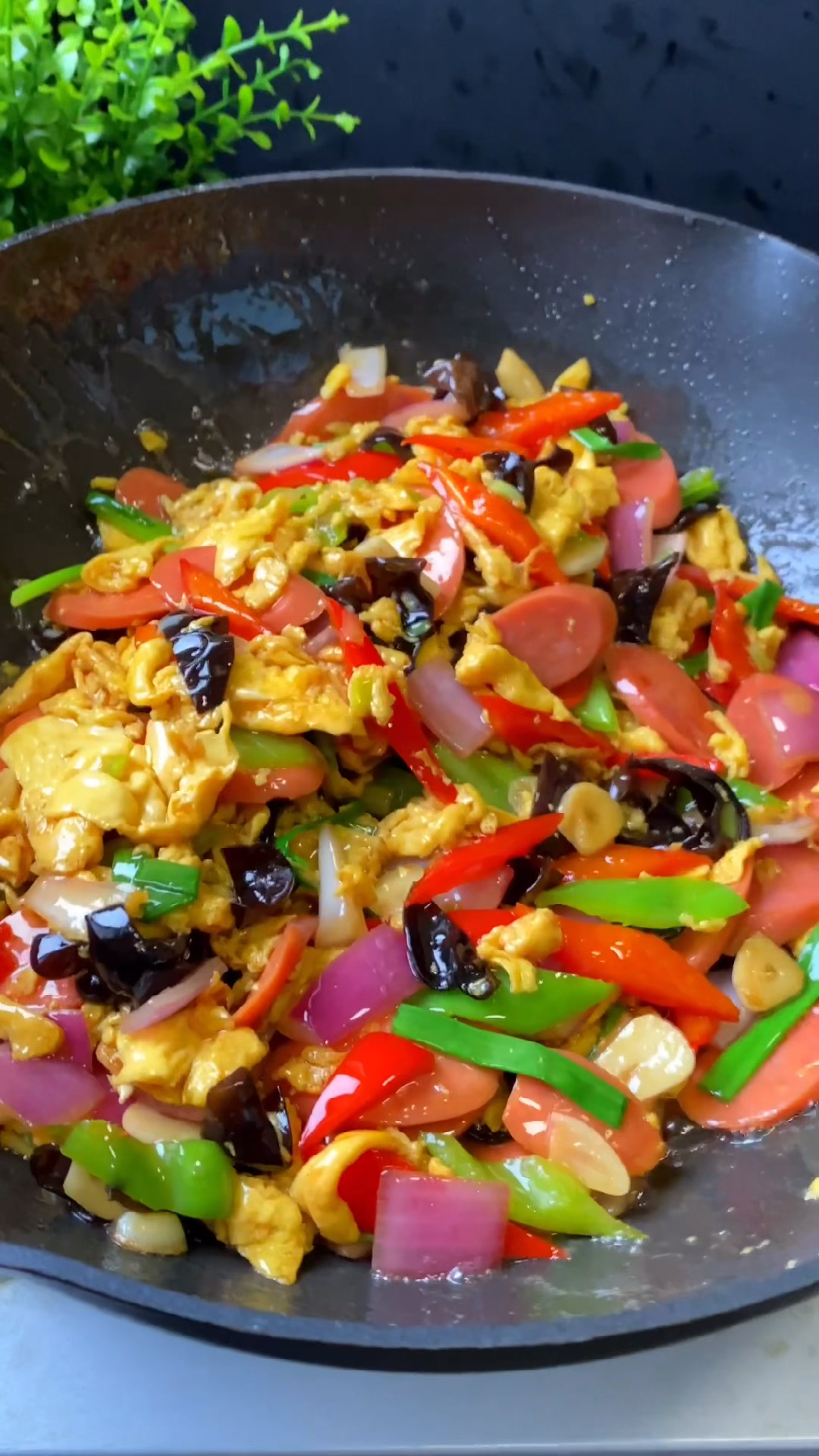 #美食#不知道吃什么的时候，可以试试这道火腿炒鸡蛋，好吃又下饭