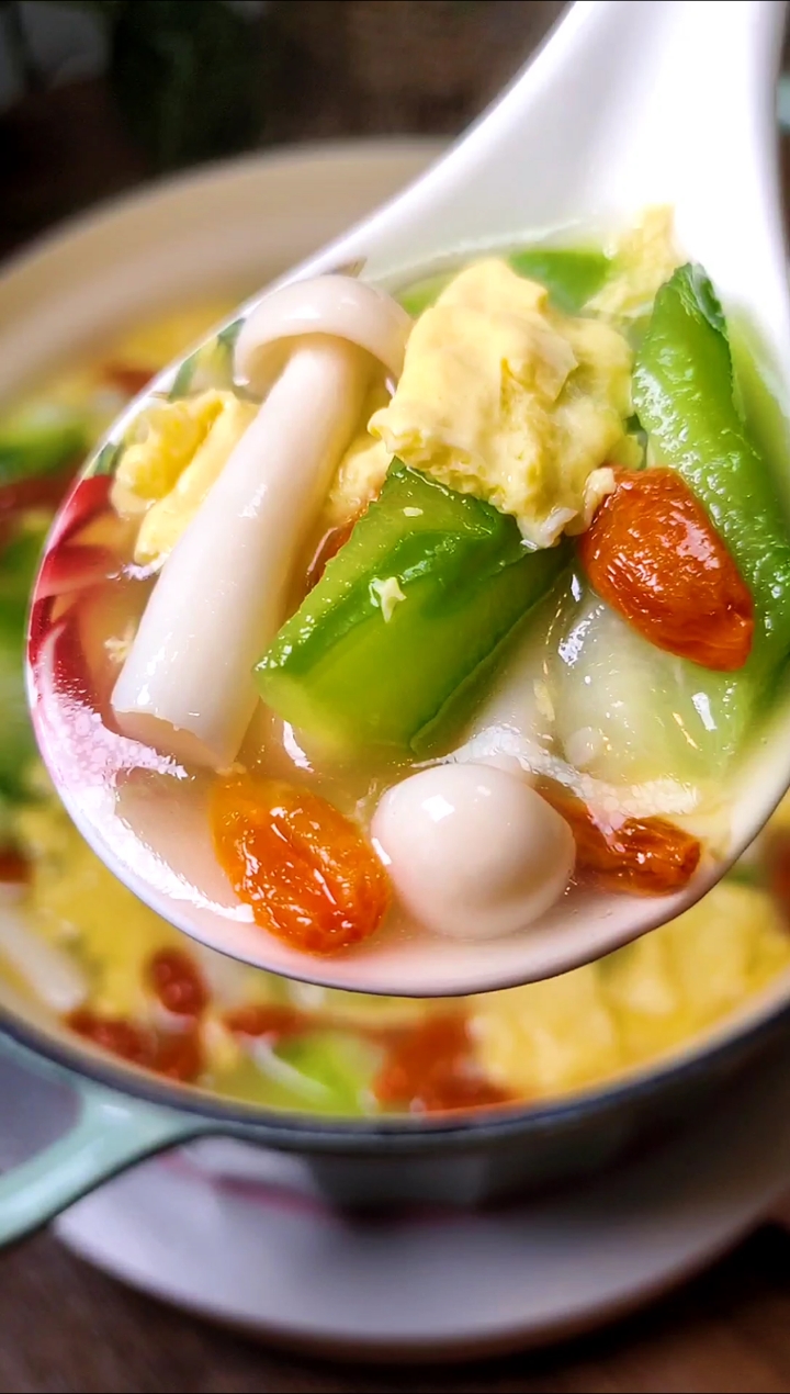 #美食#天气热没胃口,来一锅清甜解暑的蔬菜汤,简单营养要好喝。