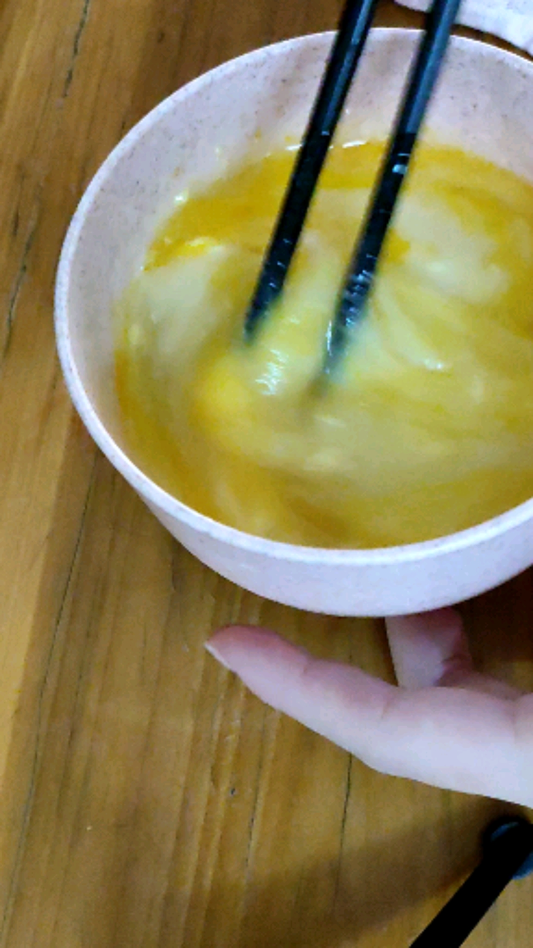 #音为有你#制作蛋挞液，黄油要先融化，不然像我这样就能搞了
