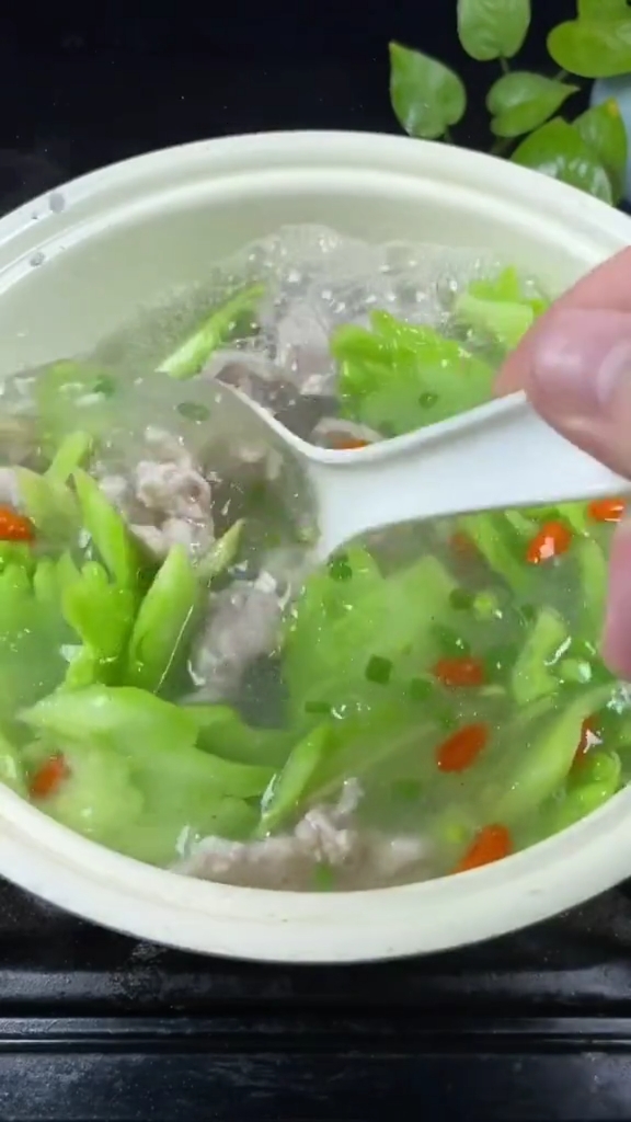 #快要憋疯的你#苦瓜肉片汤