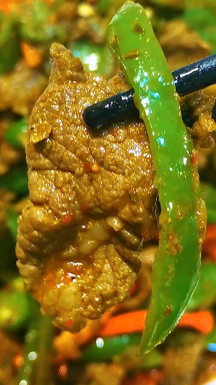 简单粗犷的西北美食“孜然炒牛肉”,用它来夹馍和下饭,那叫一个“忒色”![gf]a0[/gf