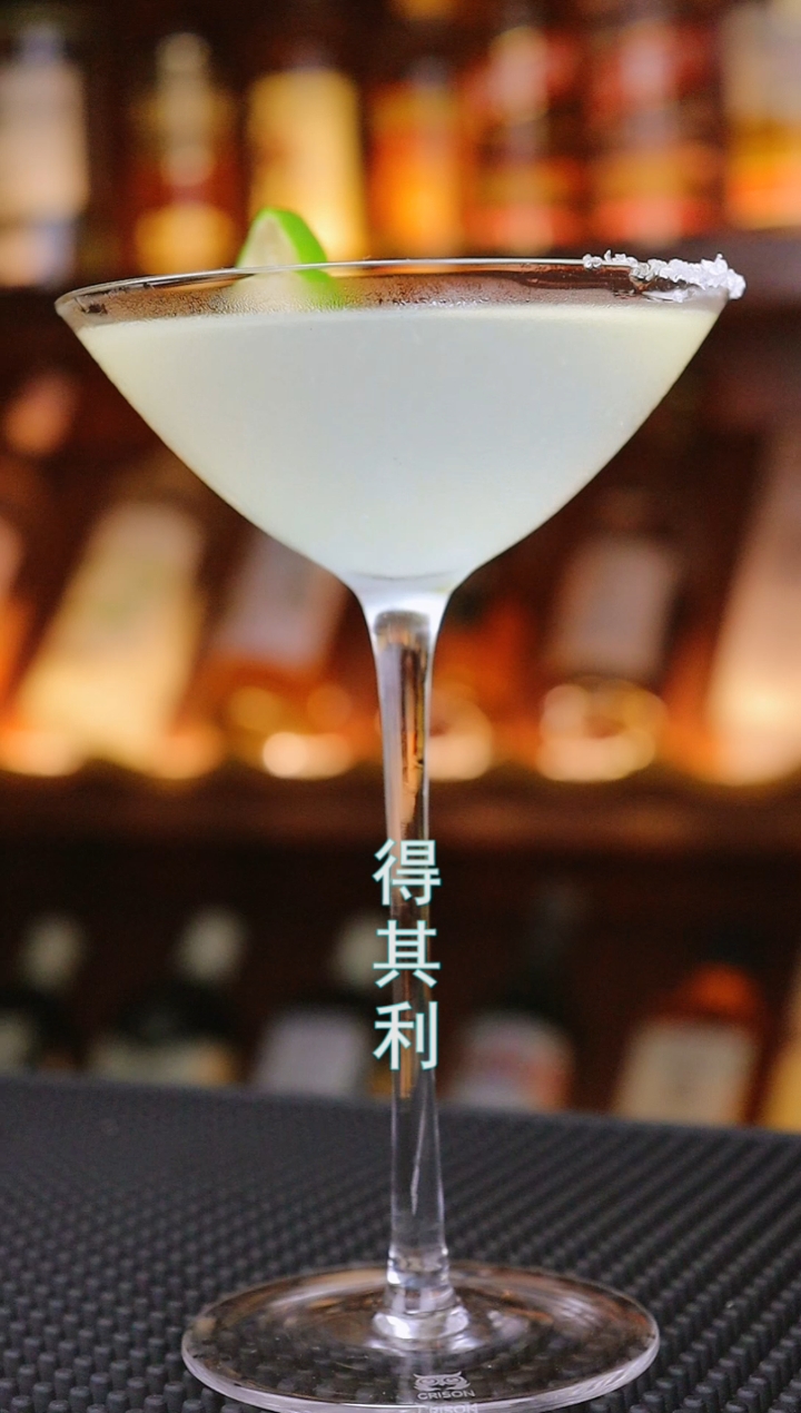 #调酒师#得其利鸡尾酒,酸酸的口感。你的热吻是不是给了你最爱的那个人呢?