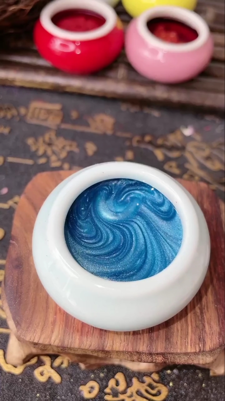 易烊千玺色口脂