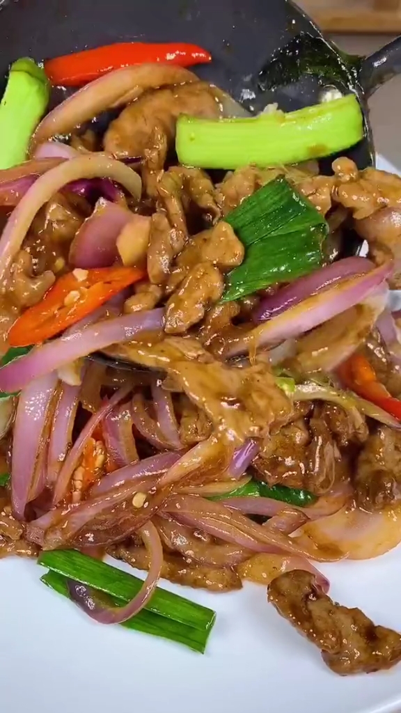 在家这么做个洋葱炒牛肉,嫩而不老超好吃
