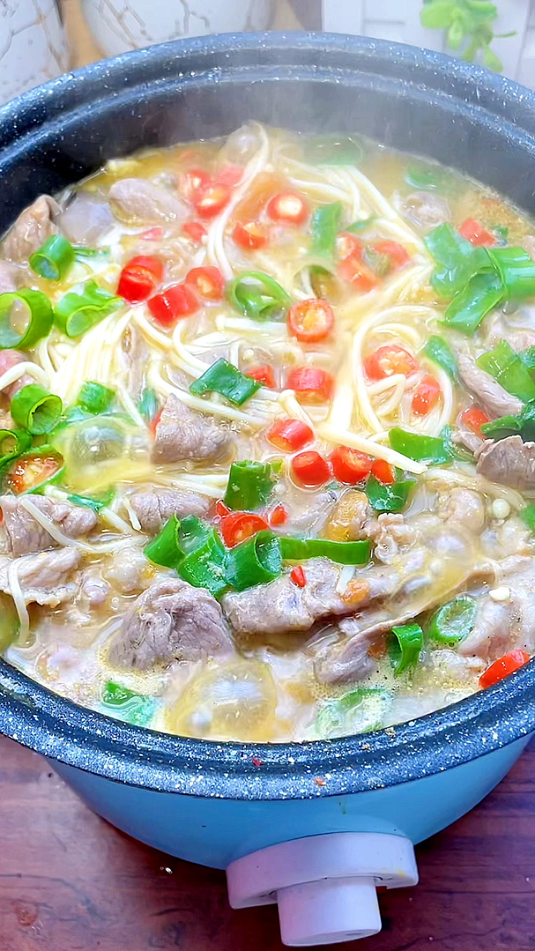 #该减肥了#这个西红柿金针菇肥牛,好吃到起飞,汤鲜肉美,太适合了