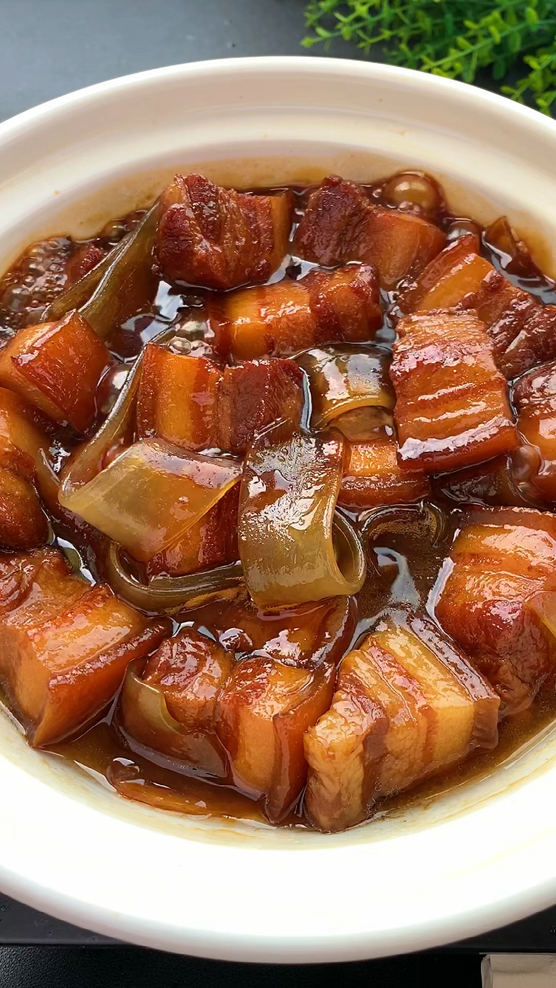 红烧肉这样做,香而不腻,好吃的不得了~
