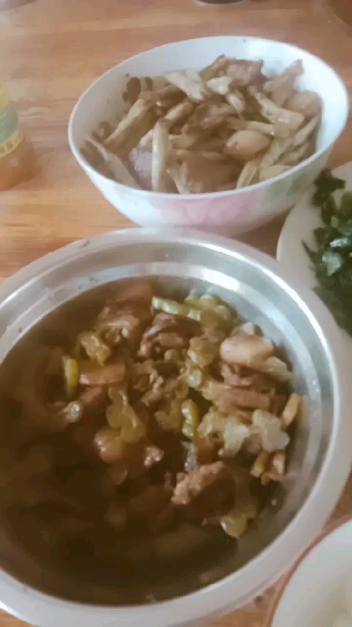 #神颜福利社#今天就吃苦瓜炒猪肉豆角炒肉