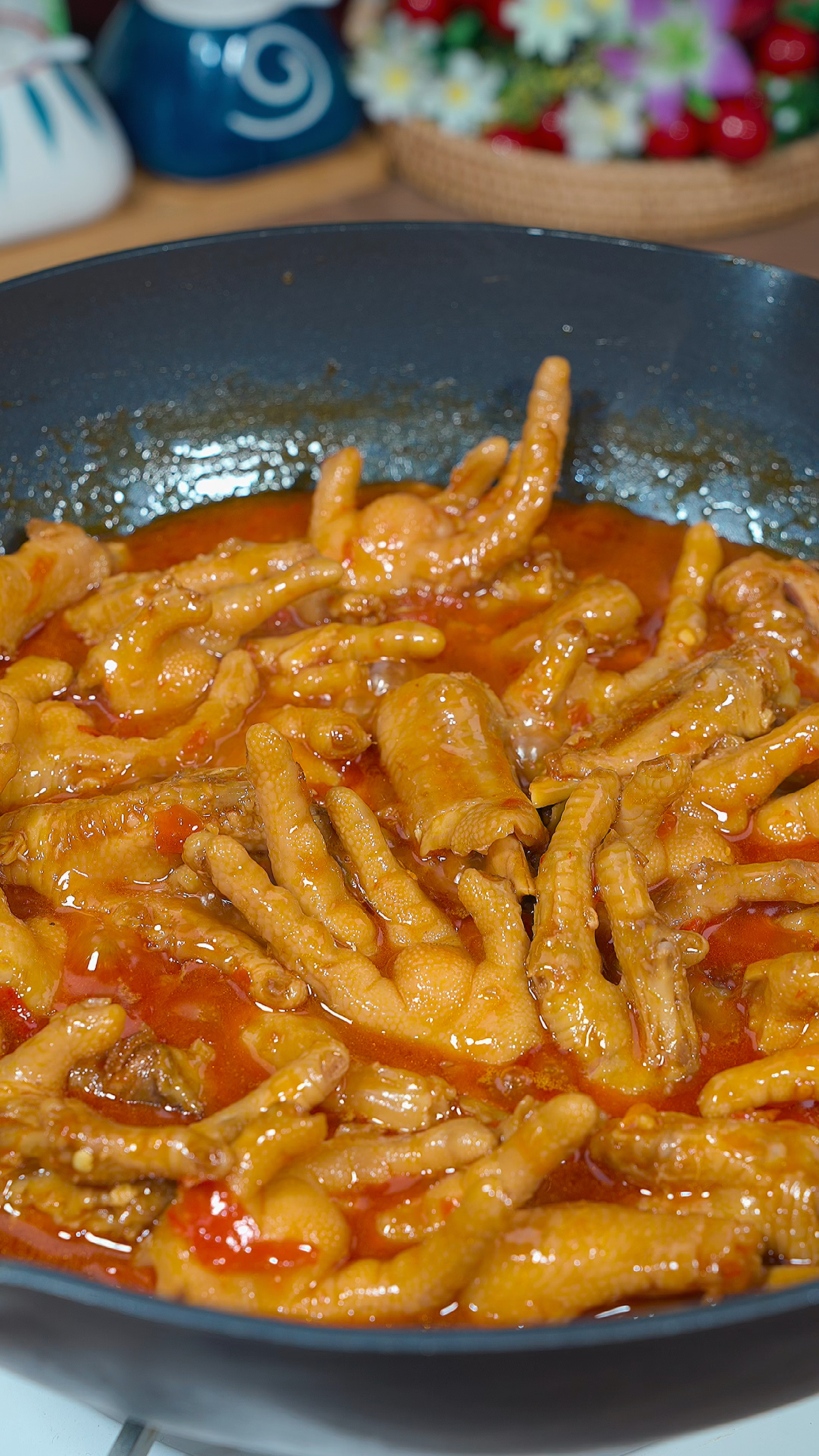 这样做的剁椒鸡爪,软糯香辣,做法还简单,真是神仙美味~