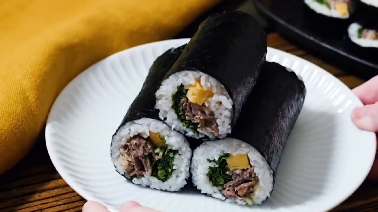 #自制美食#教你在家就能做的寿司,学会这个做法,家人就有口福了