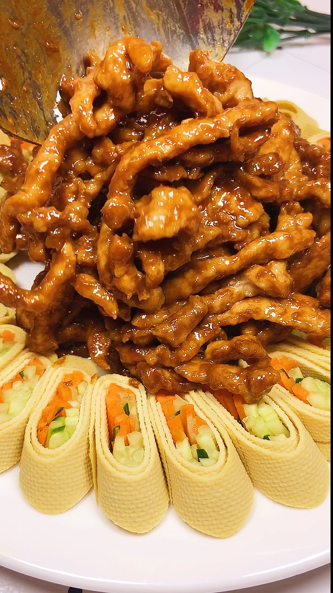 #秀出你的拿手菜#京酱肉丝的正宗做法!
