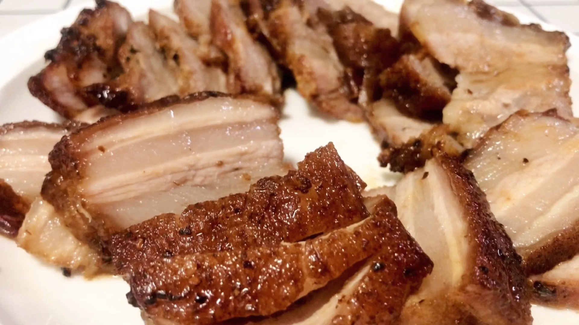 #美食#空气炸锅烤五花肉,外皮酥脆,香儿不腻,这样做的脆皮五花肉巨好吃