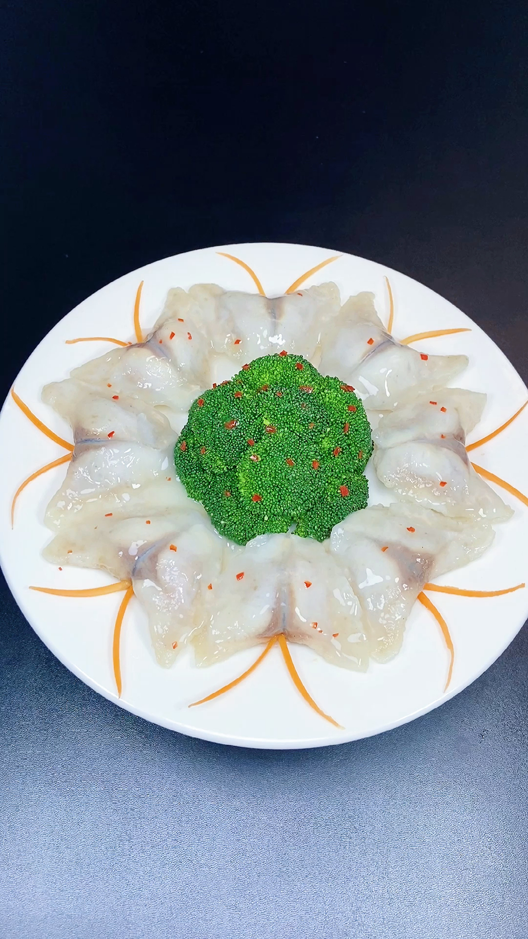 #晒晒我的春节美食#鱼肉为皮猪肉为馅的蝴蝶鱼饺你们吃过吗,一口咬下去有鱼有肉有口感