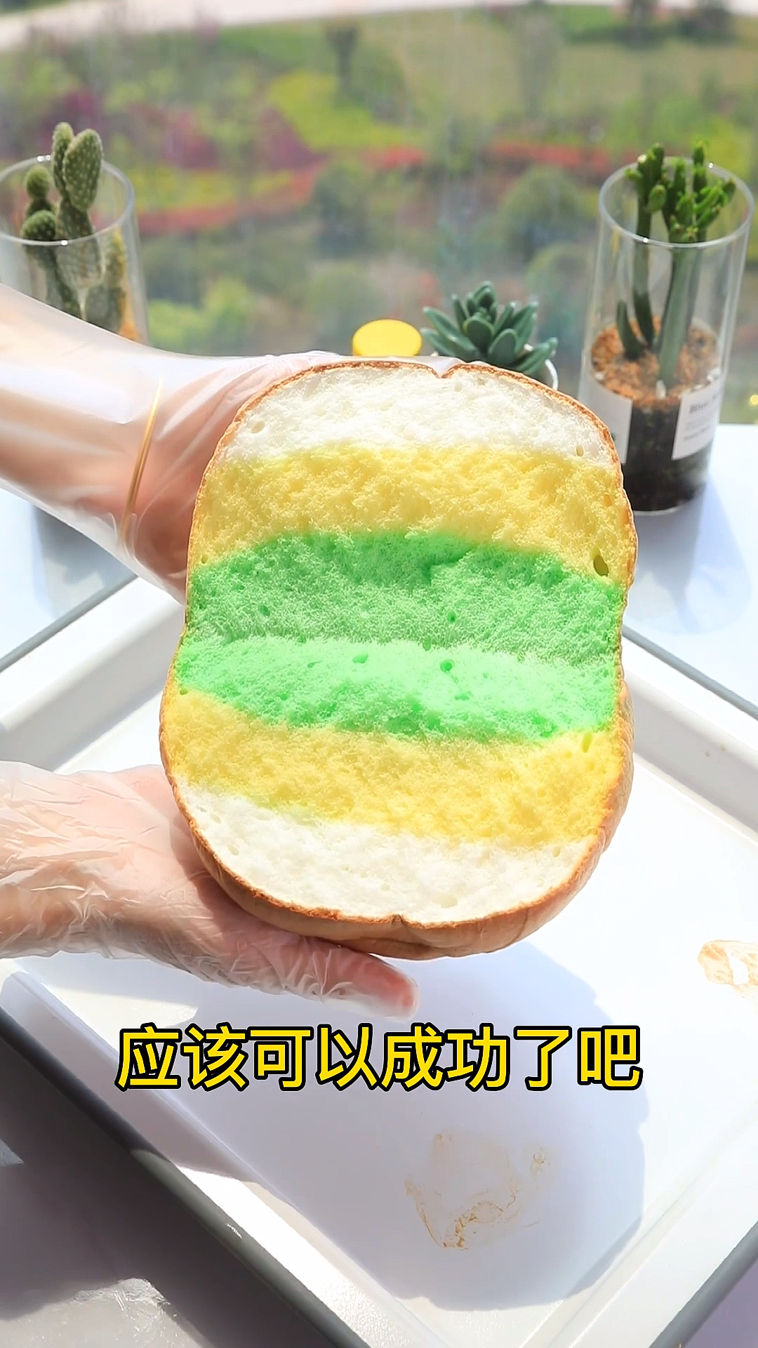 #在家做个拿手菜#家里只剩三个蛋了，做了个彩虹云朵舒芙蕾，掰开真的极度舒适啊～