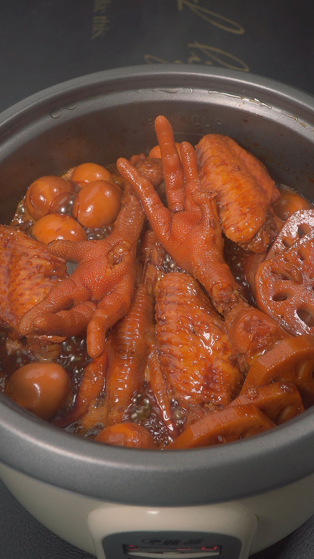 #美食#卤味卤鸡爪卤鸡翅味道软烂入味好吃,爱吃什么卤什么