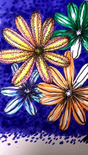 用点线面画出有立体感的花朵。