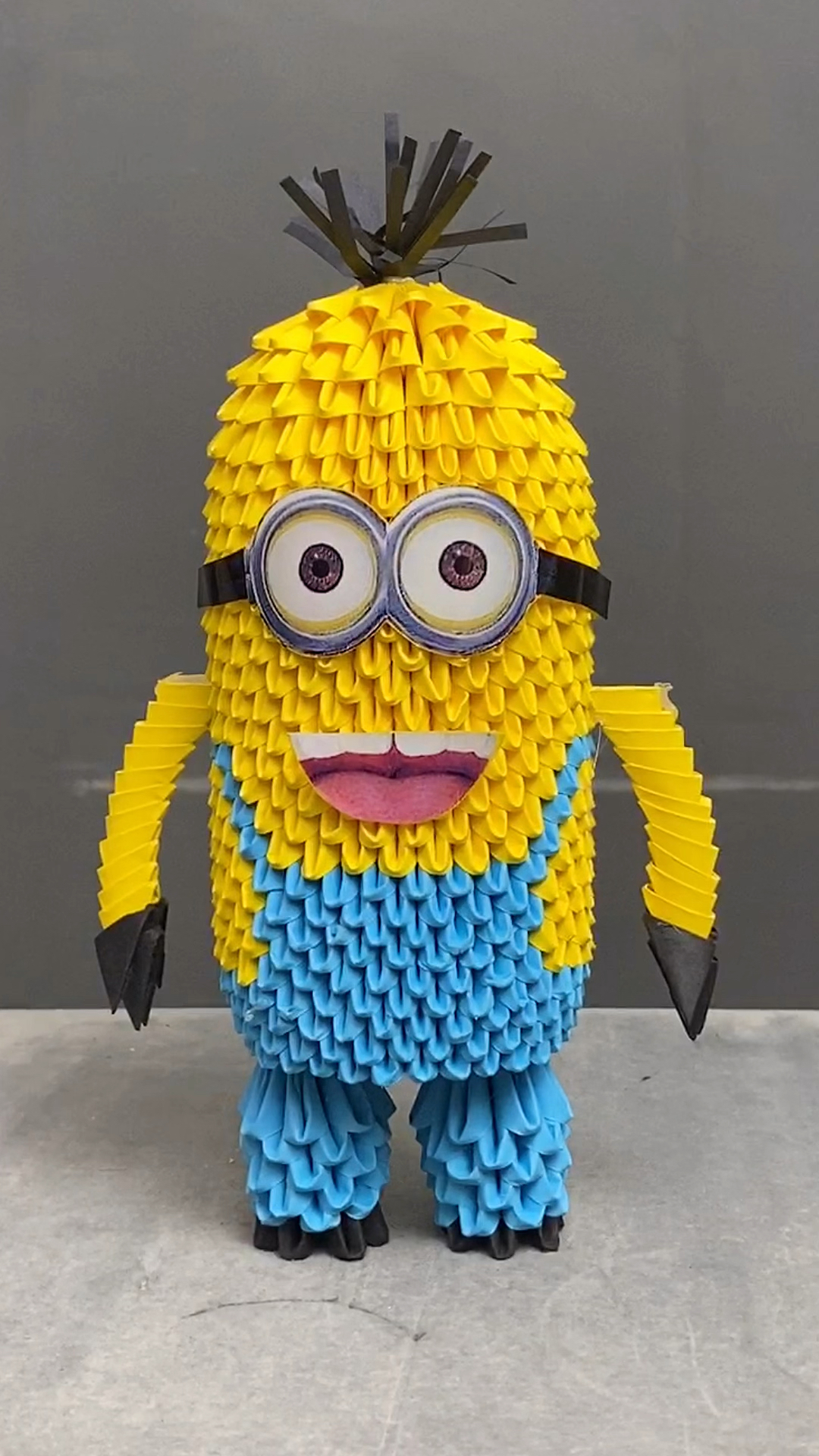 #手工制作#用纸片折的小黄人，看看像吗