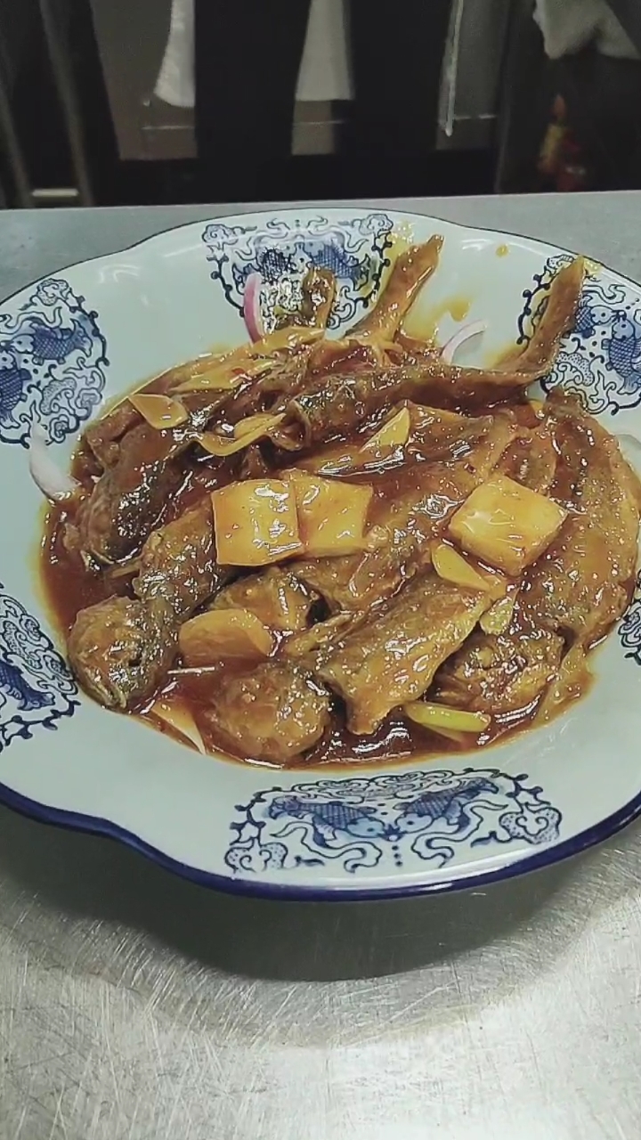#不可辜负的美食#老干妈焖小黄鱼,在放点黄豆酱妈呀太好吃了。