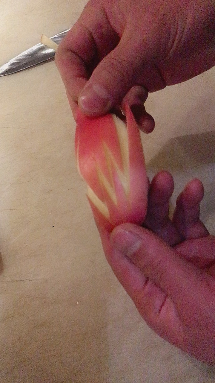 苹果摆盘切花这样最简单。
