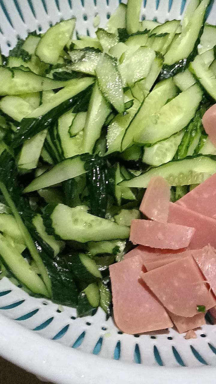 做黄瓜火腿鸡蛋汤…