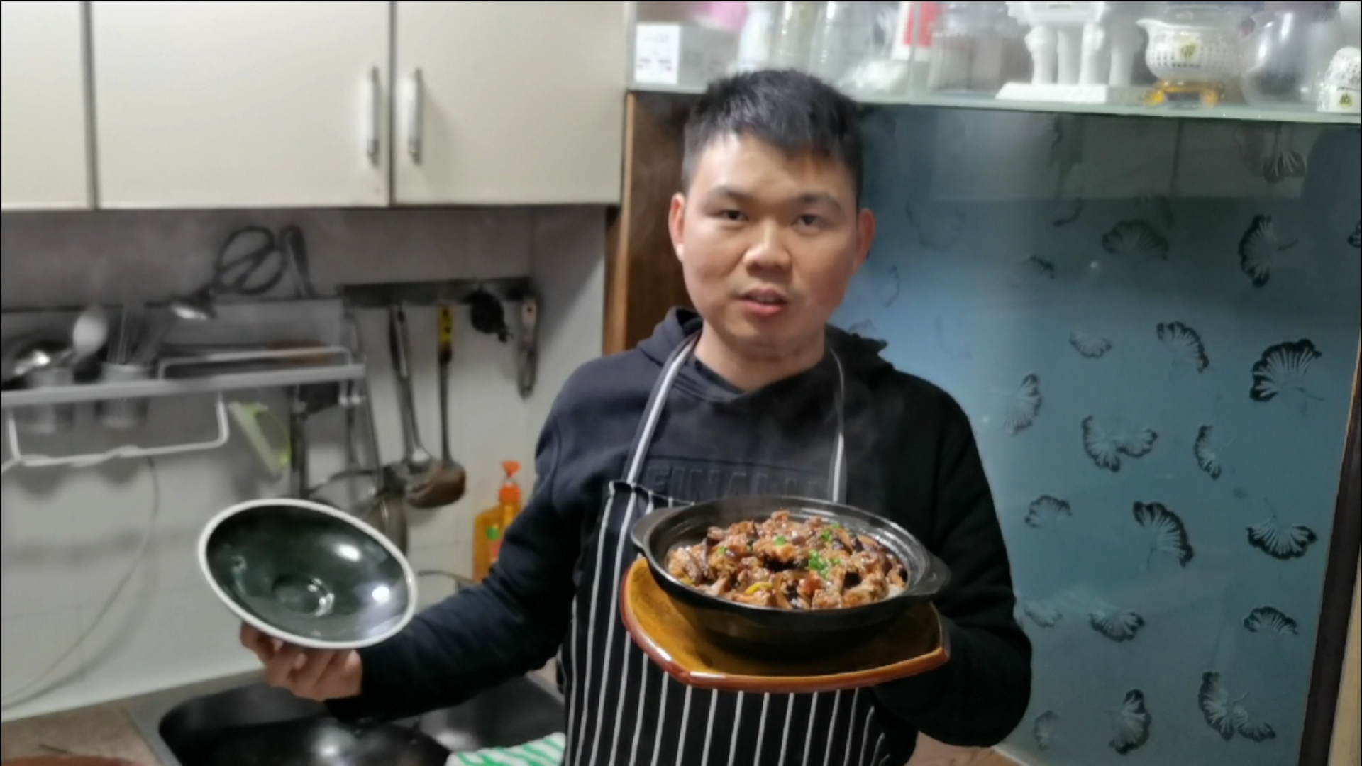 “排骨煲仔饭”怎么做才好吃?从厨20年的陈小厨,教你简单的家常做法