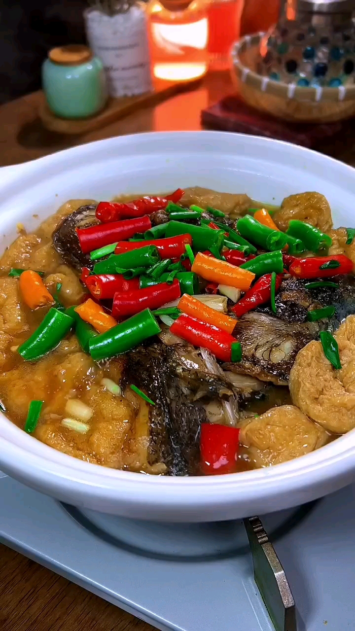 鱼头油豆腐才是绝配,鱼头鲜嫩,豆腐软滑,汤汁浓稠,太哇塞了