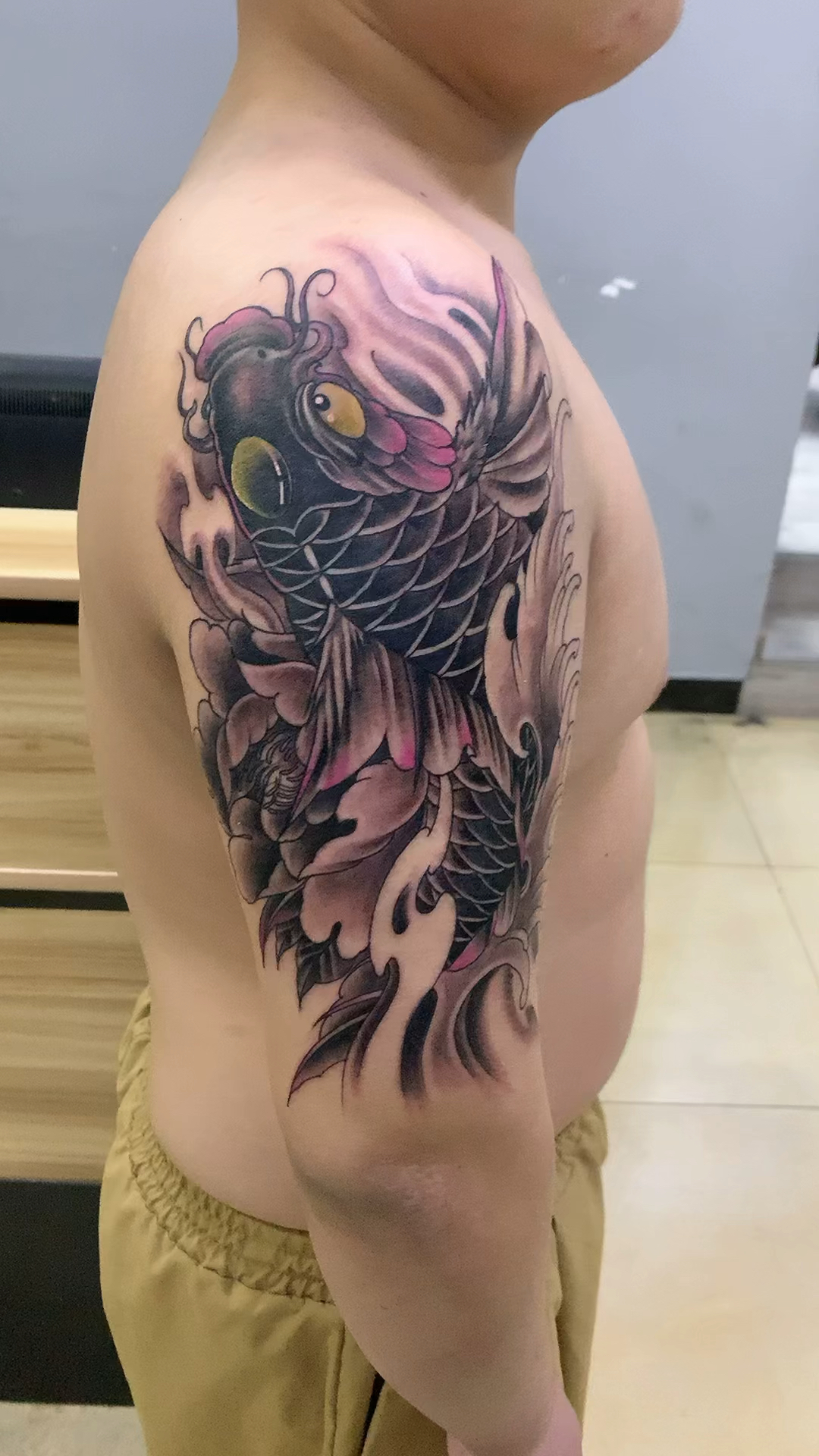 招财鲤鱼纹身#大臂纹身#吴江酷客纹身#吴江哪里有纹身店