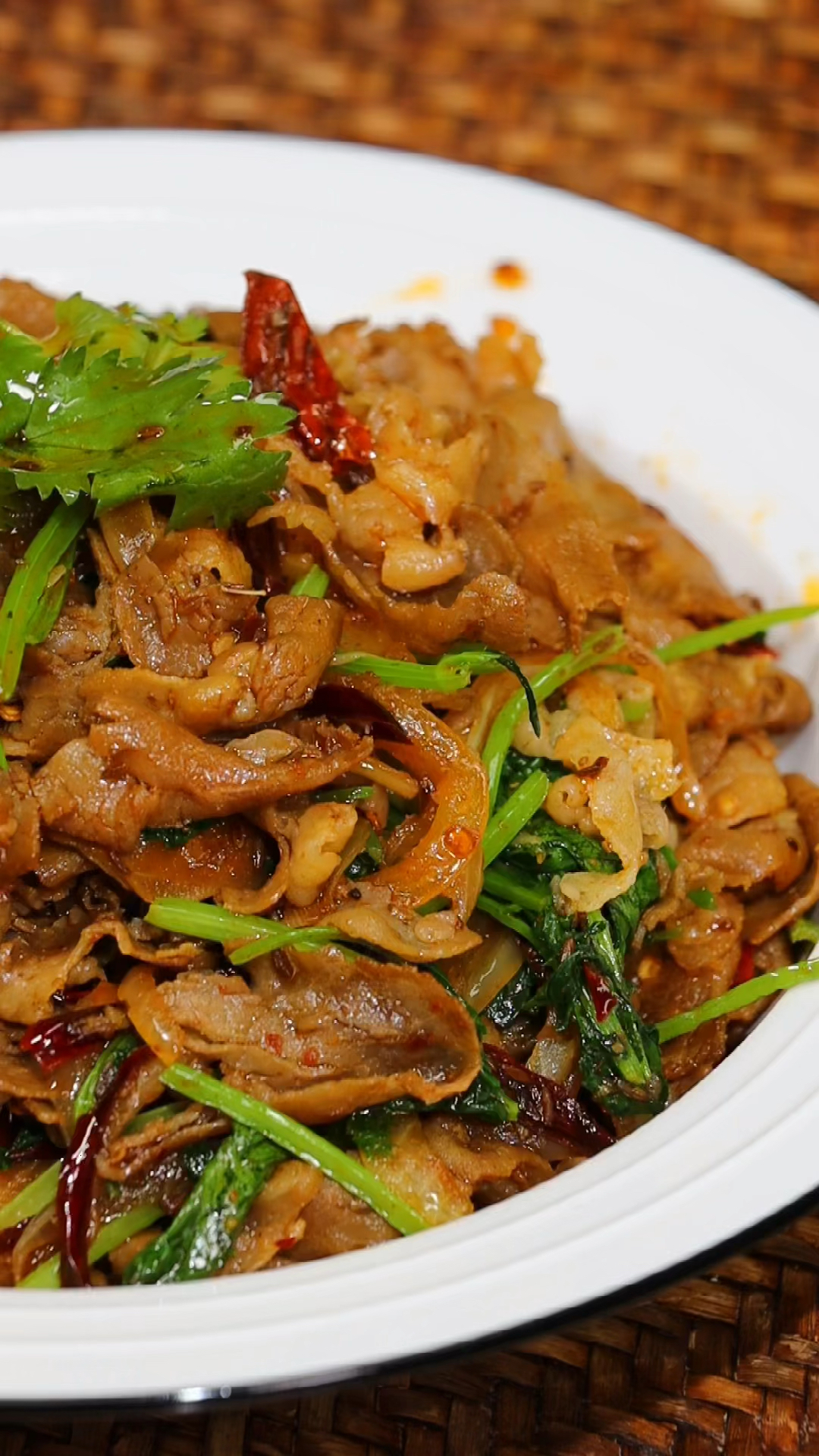 #在家做个拿手菜#羊肉卷别再涮火锅了,可以试试这个孜然羊肉,真的太香了。