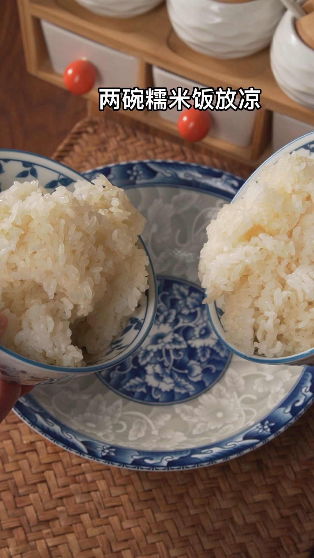 想不到小时候妈妈做的甜米酒醪糟如此简单,只要准备糯米和甜酒曲就可以了