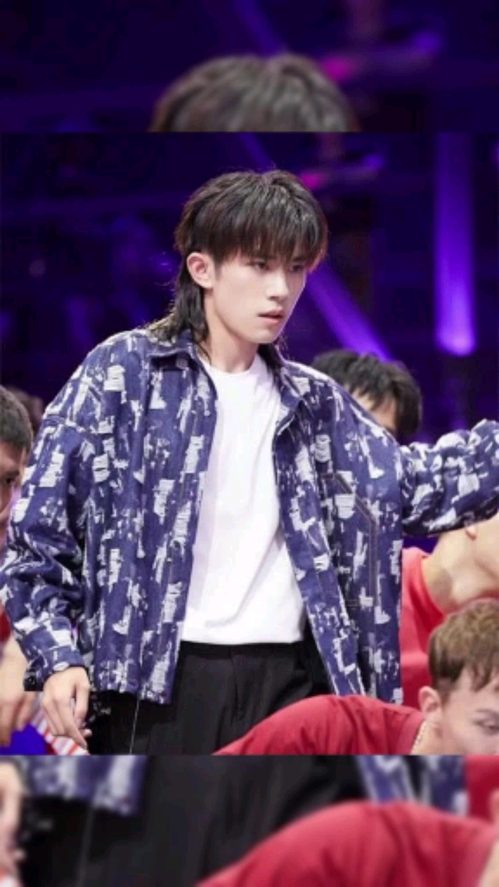 明星“鲻鱼头”哪家强?易烊千玺酷帅,王一博漫画脸,看到最后:承包小可爱