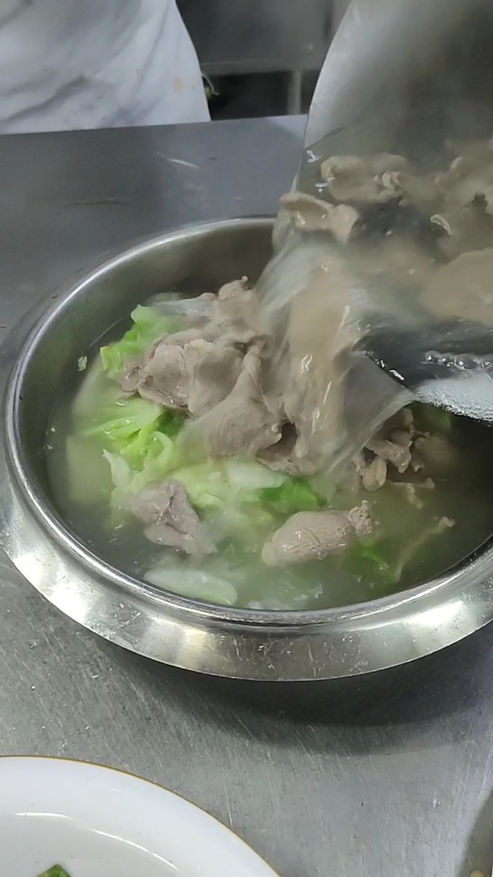 老北京传统美食,水爆羊肉。