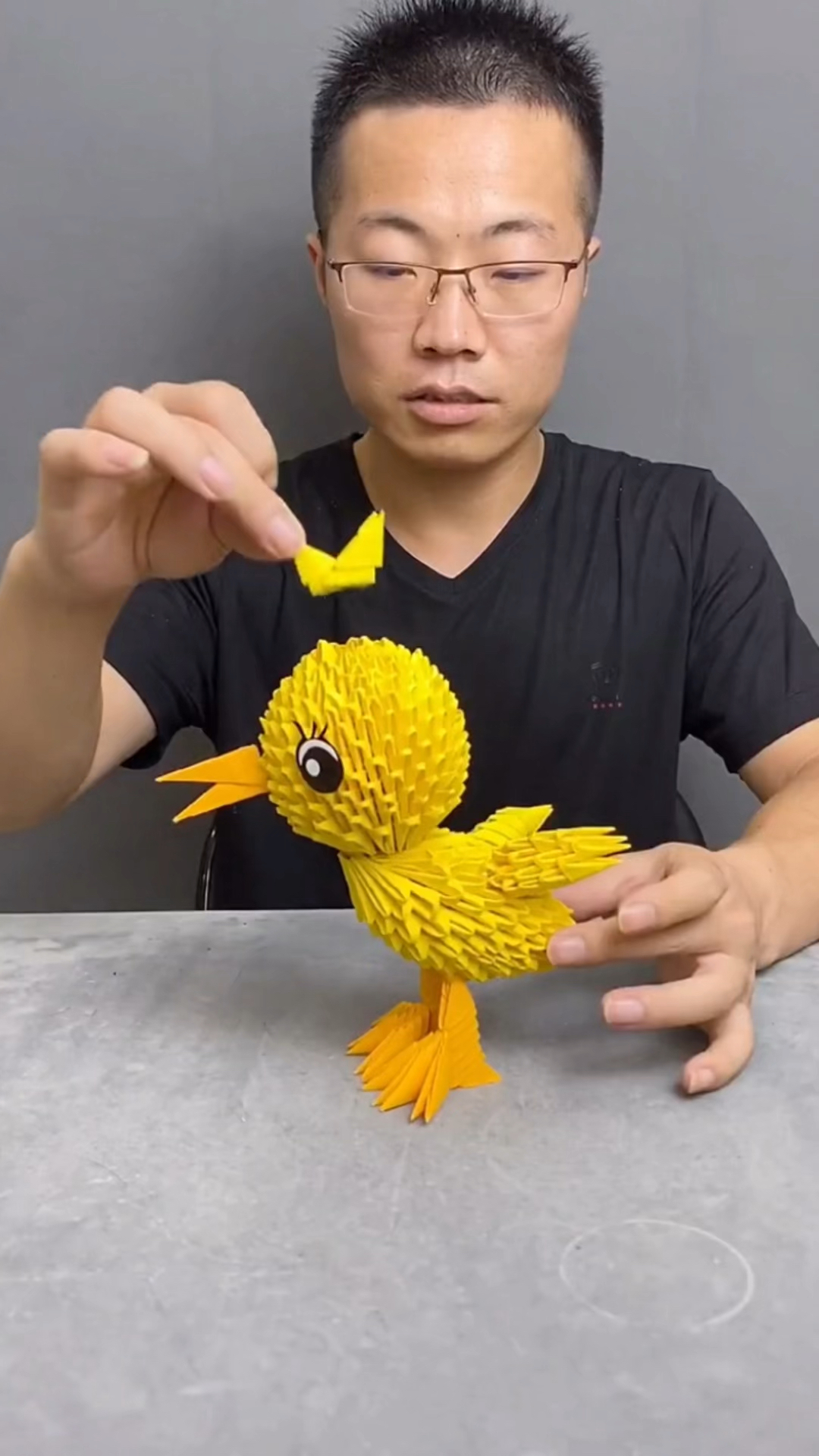 #手工制作#用1000多张小纸片制作的萌小鸡，你会喜欢吗