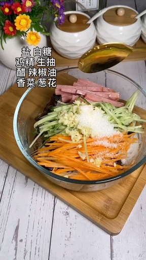 天气越来越热,不知道吃什么,那就来一款凉拌粉丝吧,简单又好吃#美食