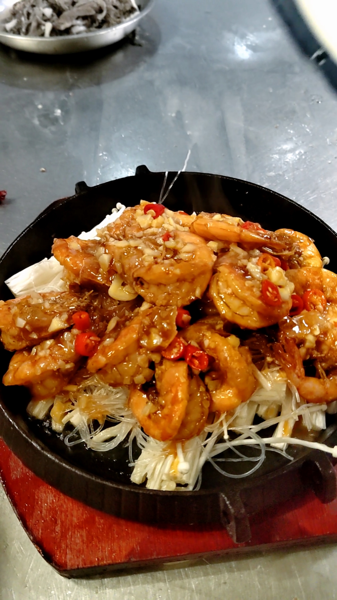 #在家做个拿手菜#铁板蒜蓉开边虾