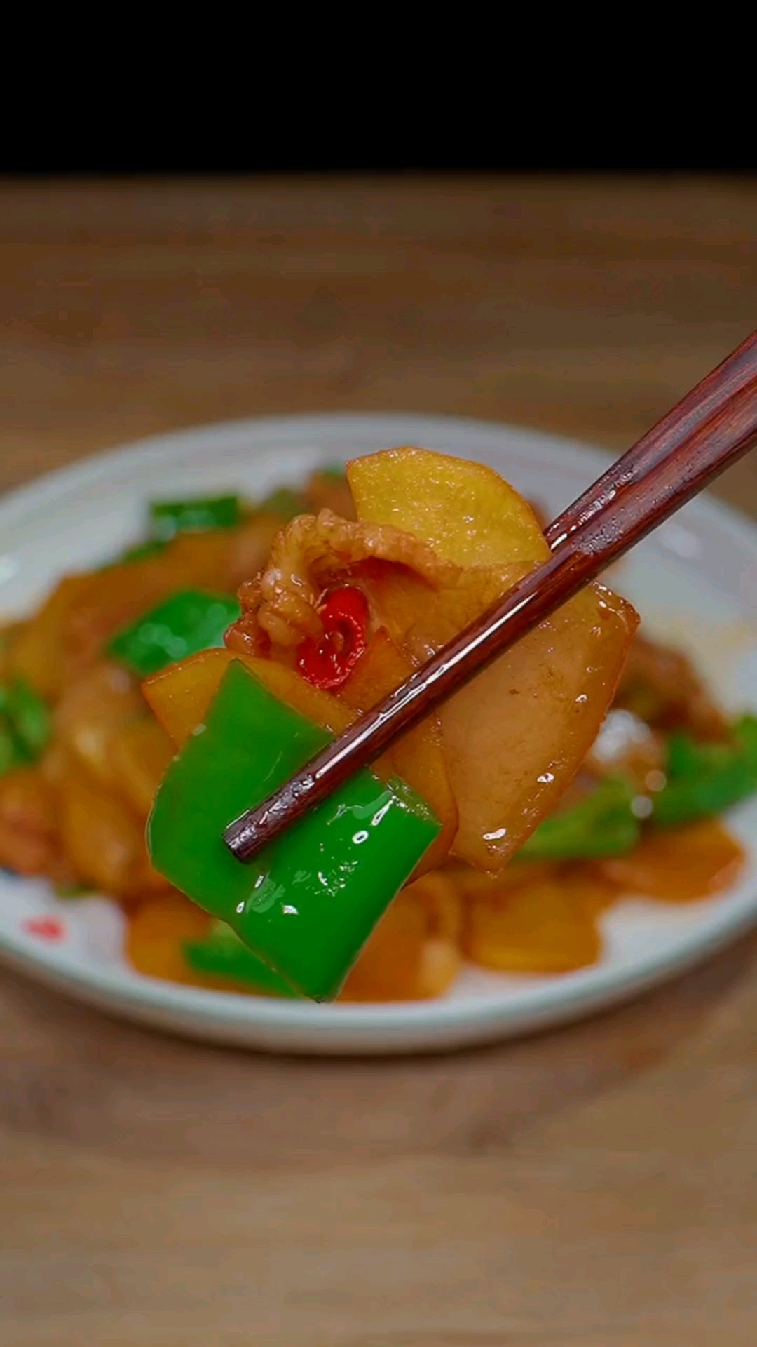 #秀出你的拿手菜#土豆炒肉片的美味做法