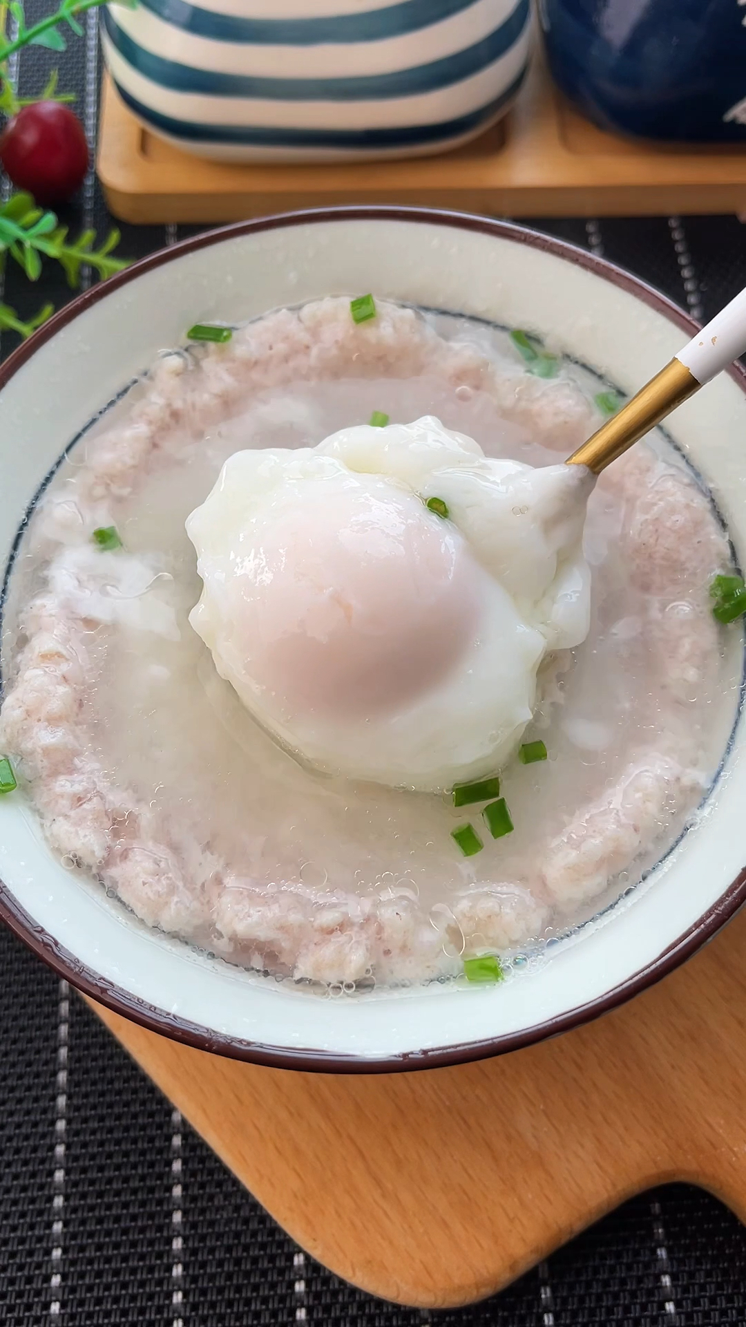 小孩特别爱吃的鸡蛋肉饼汤做法分享给大家