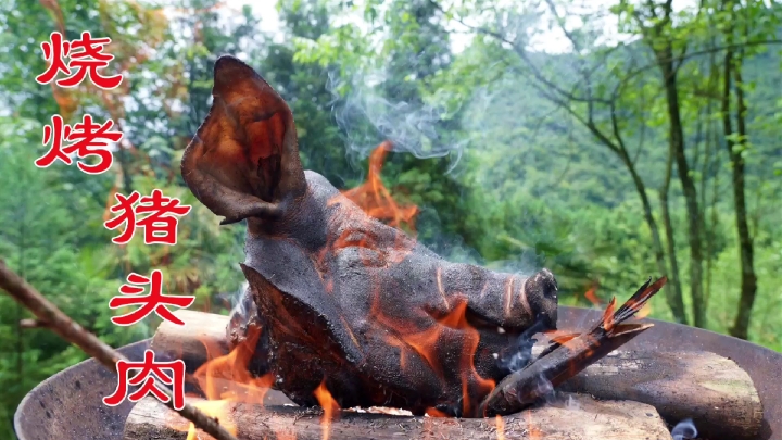 #美食#猪头肉这样吃才过瘾！整个猪头先卤后烤，香辣软糯真带劲！