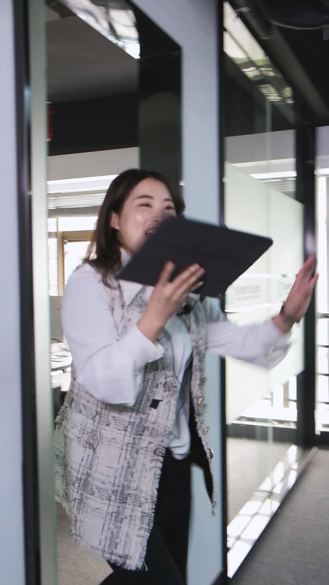 #logo设计#熟鸡蛋都能孵出小鸡,公鸡凭啥不能下蛋呢