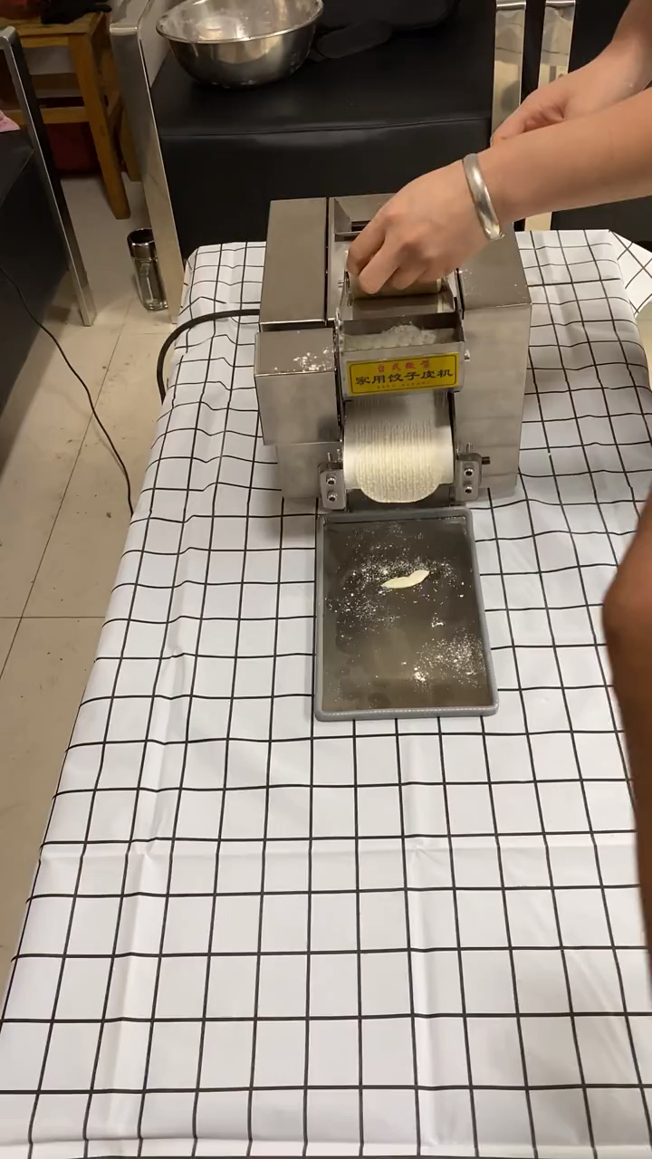 新款台式小型饺子皮机