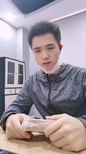 好的全麦面包要选配料表越少的越好,是我吃过几款里面觉得相当不错的一款,