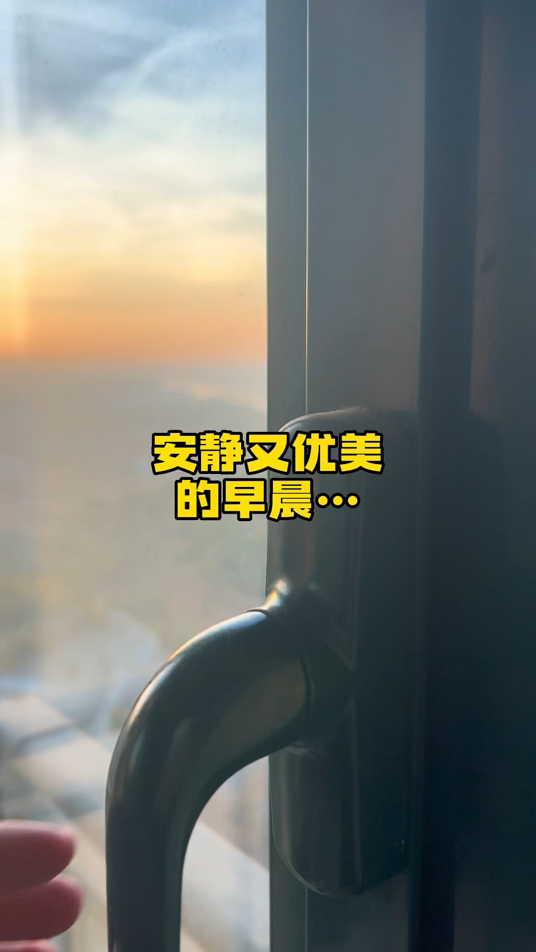 每天叫醒你的不是设置好的闹钟,而是伊犁河的野鸭野鸡欢快的叫声,美好的一天开始啦!